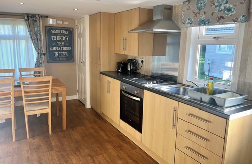 Stepps Ski Chalet | 2 Bedroom Self-Catering Chalet near Glasgow City Centre