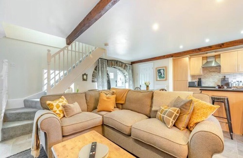 Roch Cottage | 2 bedroom sleeps 5 dog-friendly coastal cottage. 5 Star comfort, character and location.