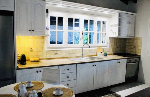 Giannades Cottage | 2-bedroom spacious cottage in top location next to best beaches at Corfu with AC