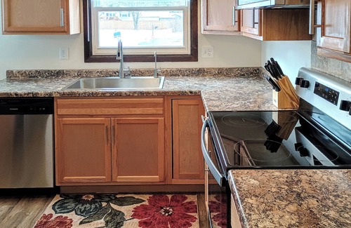 Marshfield House | 2-bedroom town-home in Marshfield MONTHLY ~NURSES ~STUDENTS