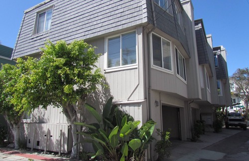 Central Mission Beach House | 2 Bedroom Townhome 2 Mins. to the Beach
