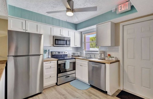 Indian River Estates House | 2 bedroom tropical pool home