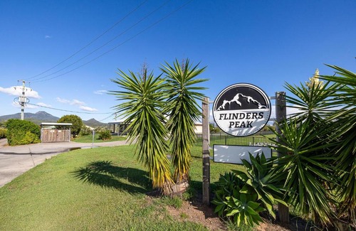 Peak Crossing Villa | 2 Bedroom Villa Countryside Retreat