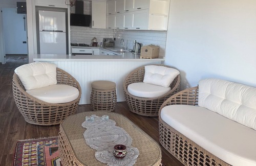 Urla Villa | 2-bedroom villa in charming Uzunkuyu urla with private pool AC, WiFi brand new