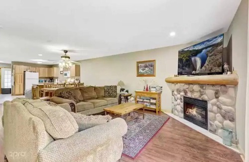 Utica Condo | 2 Bedroom villa
