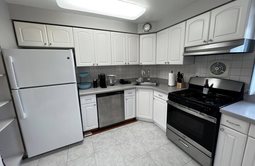 Massapequa Apartment | 2 Bedroom w/Parking - 15 minutes to the Ryder Cup at Bethpage Black Golf Course