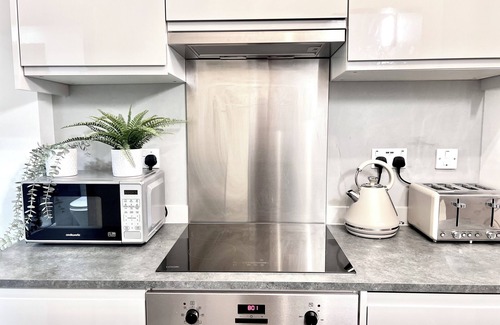 St Luke's Apartment | 2 Bedroom Zone 1 Apartment Central London