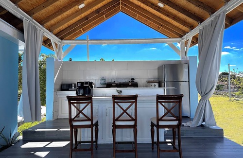 Westwind Bed & Breakfast | 2-bedrooms, outdoor kitchen, with saltwater pool, AC, WiFi