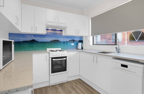 Soldiers Point Apartment | 2 Bedrooms w/Pool+Beach within metres of your door