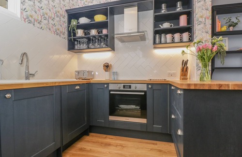 Weston-super-Mare Cottage | 2 BELGRAVIA MANSIONS, family friendly in Weston-Super-Mare
