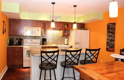 South Haven Apartment | 2 blocks from Lake Michigan family friendly