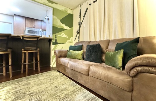 Angel Fire Condo | 2 Blocks from Resort Base! 2b-2ba Newly Remodeled!