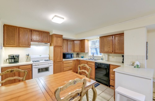 Fulton House | 2 Blocks to Bay: ‘Cabana Breeze' Rockport Rental!