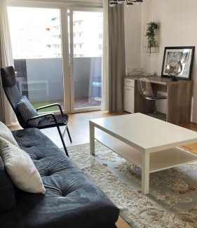 Grinzing Apartment | 2 BR apartment next to metro U1 and PR Garage