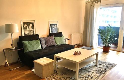 Grinzing Apartment | 2 BR apartment next to metro U1 and PR Garage