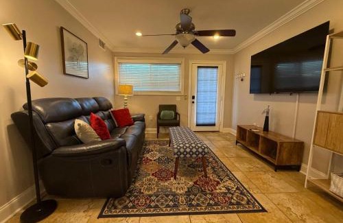 Highlands - Perkins Apartment | 2 BR apartment with laundry pool