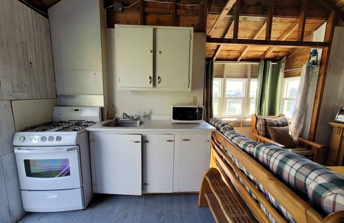 Lindsay Cottage | 2 BR Cabin Sandy Beach, Kayak/Canoe/Paddles, Firepits @ Sturgeon Lake #3