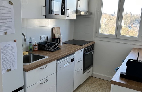 Saint-Germain-en-Laye Apartment | 2 BR Family Friendly Free Parking