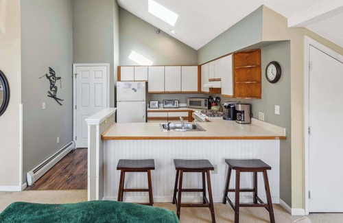 Ludlow Apartment | 2-BR Winterplace Ski-In/Ski-Out Okemo Escape