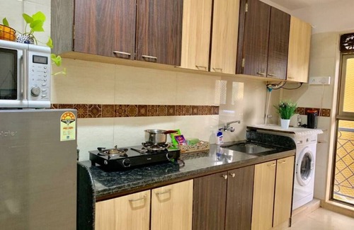 Pali Hill Apartment | 2 BRs, Quiet Bandra location, 3 balconies, Wifi