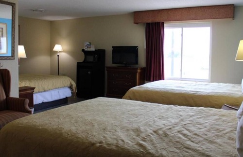 Mount Vernon House | 2 Budget-Friendly Units Close to Western Hills Country Club, Free Breakfast