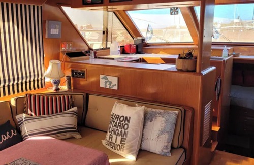 Bay Harbor Boat Rental | 2 Cabin Classic Yacht in Petoskey's Bay Harbor