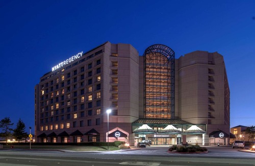 Burlingame Hotel | 2 Connecting Suites at a 4⭐️ Hotel