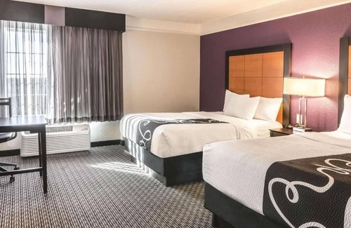 Airport North Hotel | 2 Convenient Rooms w/Breakfast + Complimentary Shuttle | Onsite Pool