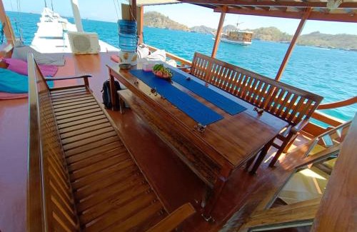 Labuan Bajo Boat Rental | 2 days 1 night sharing trip komodo