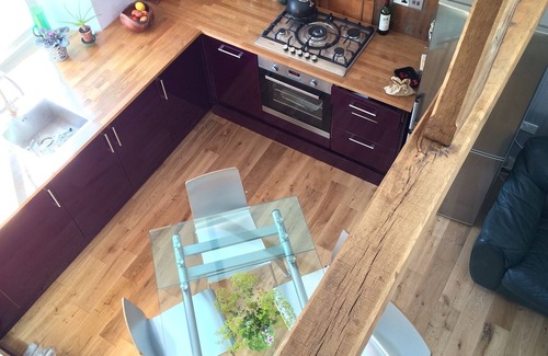 Ashburton Apartment | 2 double-bedroomed Bijou Apartment with Enchanting Secluded Garden