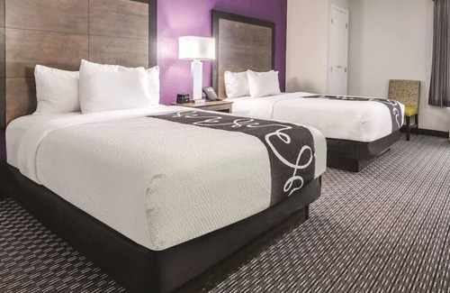 Myrtle Beach Hotel | 2 Double Beds Deluxe Rm at La Quinta Inn by Wyndham Myrtle Beach- N Kings Hwy