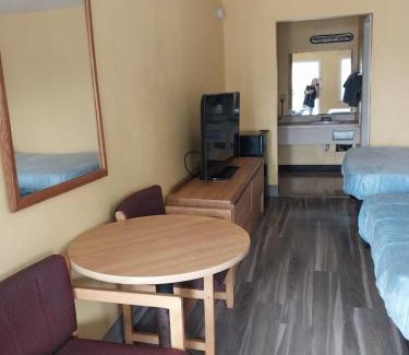 Jackson Apartment | 2 Double Beds Hotel Room 219