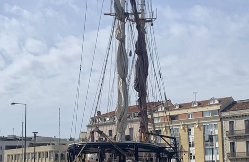 Sete Boat Rental | 2 double cabins and 1 triple cabin on 35m mainsail