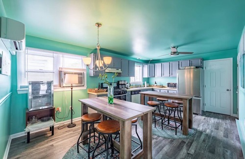 Rehoboth Beach Hotel | 2 Double Queen Rooms | Ocean Glass Inn | Free Parking and Breakfast