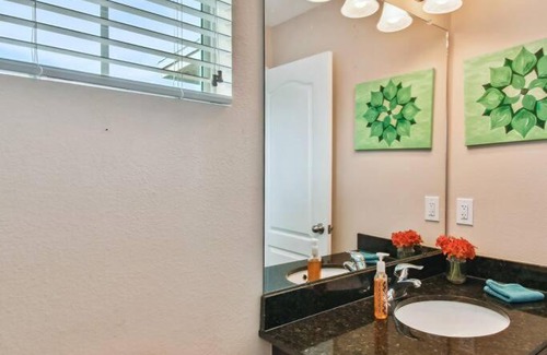 Carver City - Lincoln Gardens House | 2 King Bed Hot Tub Home