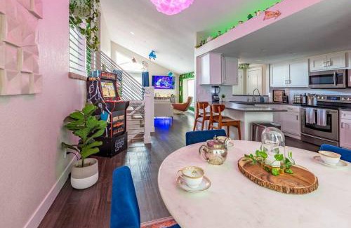 Roxborough House | 2 King Beds/Hot Tub/BBQ/Hiking/Fire Pit