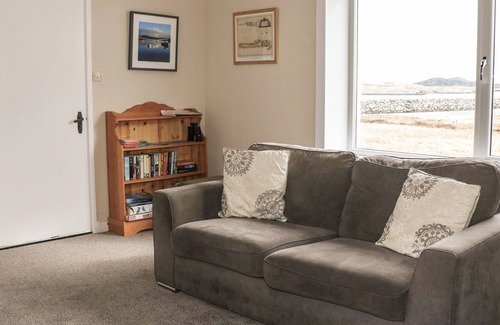 North Uist Cottage | 2 KNOCKQUIEN, pet friendly, country holiday cottage in Balivanich