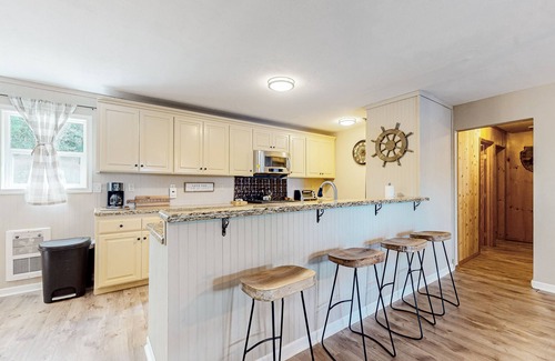 Lakeside House | 2 lakefront homes with year-round dune/water access right from the property