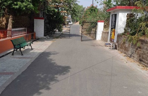 Mohangarh House | 2 large rooms in the center of Lucknow in a peaceful colony.