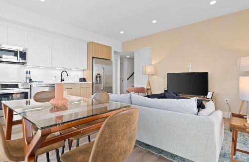 Truxton Circle Apartment | 2-Level 2BR & Terrace - Near Metro & Union Market