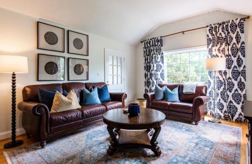 Beechwood Village House | 2 Living Rooms Close 2 Shopping & Restaurants