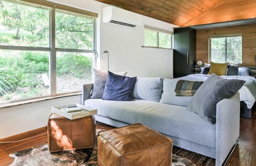 Blackshear-Prospect Hill Apartment | 2 Mi to Dtwn Pet-Friendly Austin Studio with Yard