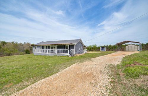 Dogwood House | 2 Mi to Lake Monticello Home with Large Decks!