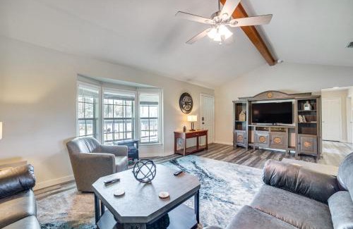 Dogwood House | 2 Mi to Lake Monticello Home with Large Decks!
