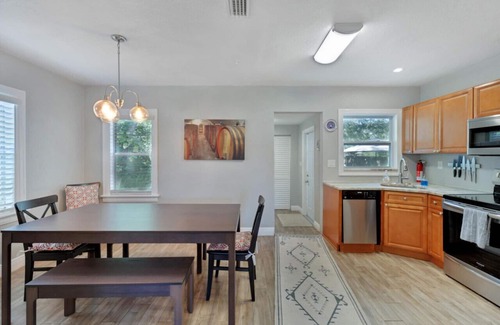 Riverside Heights House | 2 minutes to Downtown Tampa and Riverwalk