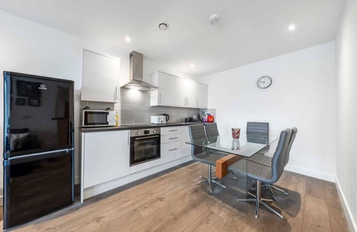 Edgware Apartment | 2 minutes to Edgware station, 15 minutes to Wembley Stadium