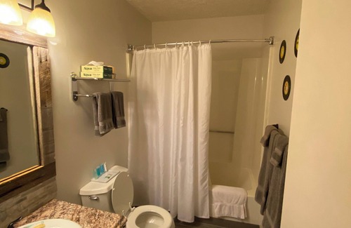 Clarington Hotel | 2-Music Room