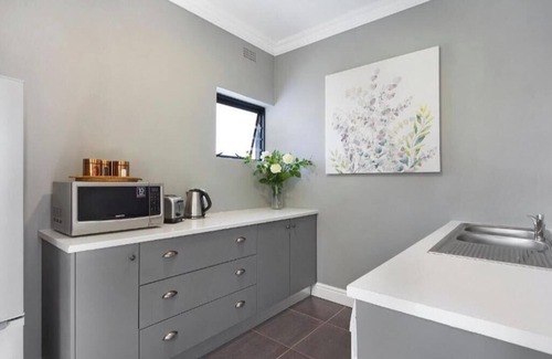 Tokai House | 2 On Lismore Guesthouse 8