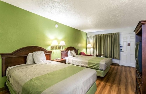 Edgewood Hotel | 2 Perfect Stopover Rooms Off I-95 w/Breakfast & Close to Local Restaurants