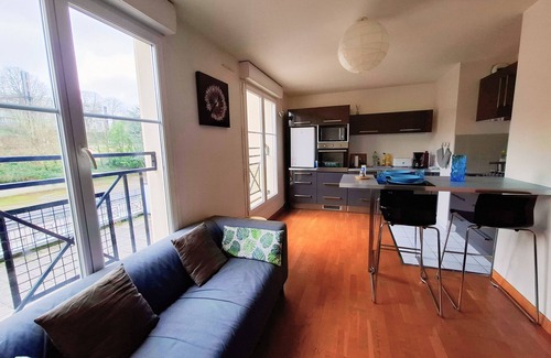 Saint-Cyr-l'Ecole Apartment | 2-person studio with secure parking near Versailles, Paris